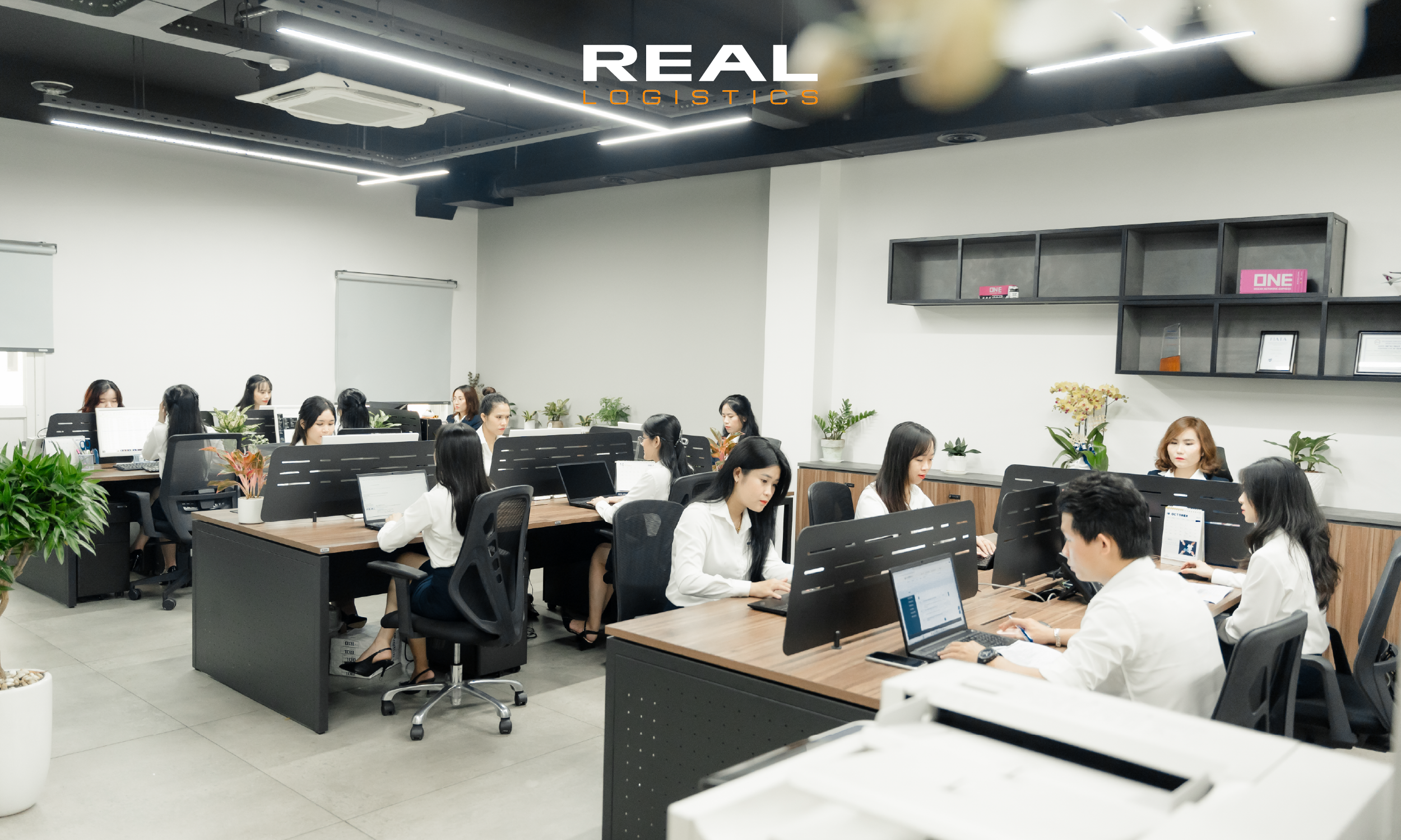 real-logistics-staff-3.webp